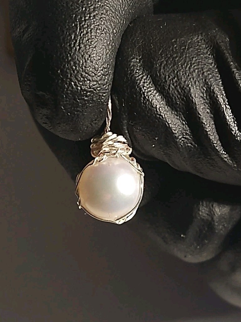 Genuine Pearl (Grade AAA) Sterling Silver Wire Wrap Pendant (8.5 mm)