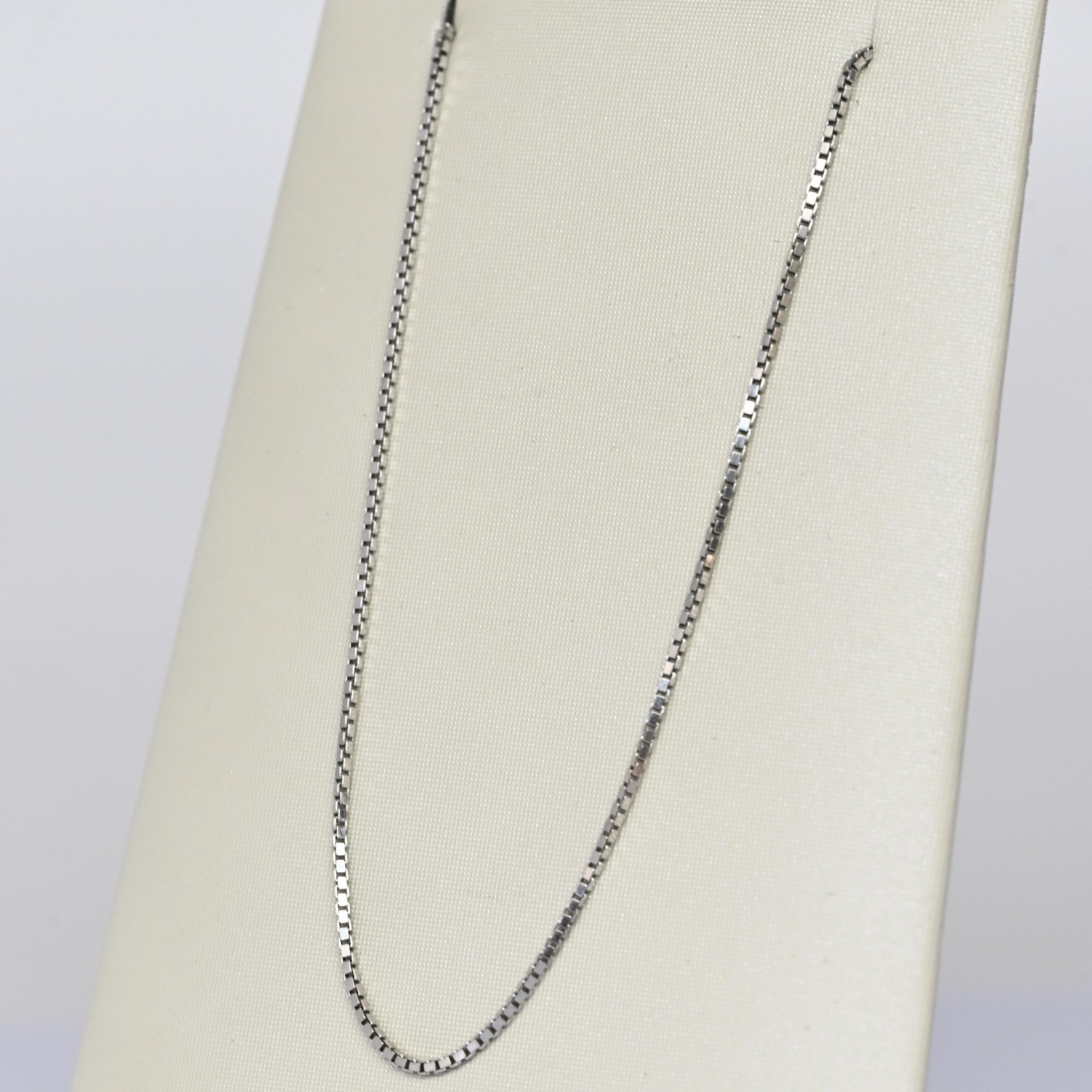 Vintage Box Link Chain 18″ 0.65mm 14K White Gold Necklace