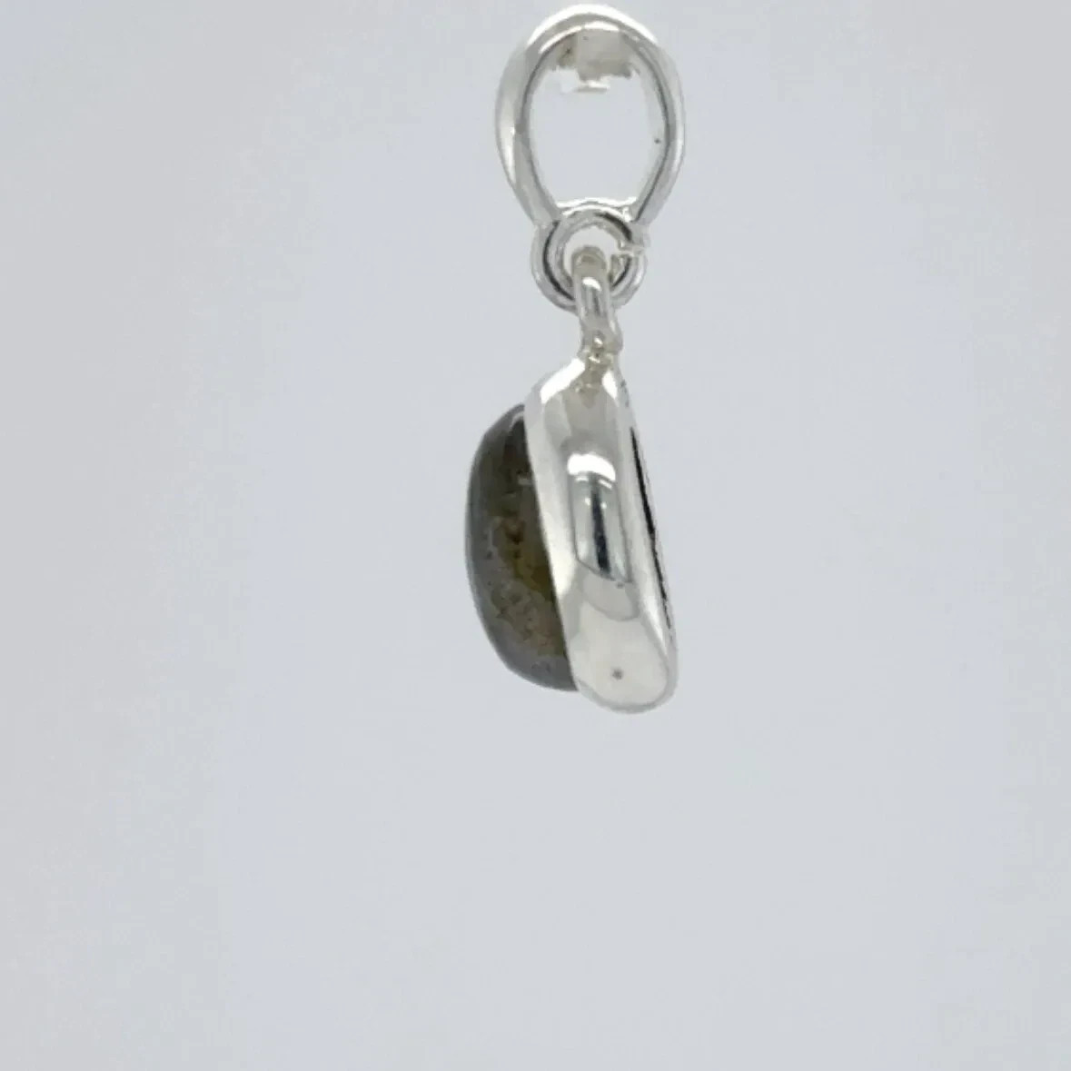 Natural Oval Shaped Labradorite Pendant For Women And Adults