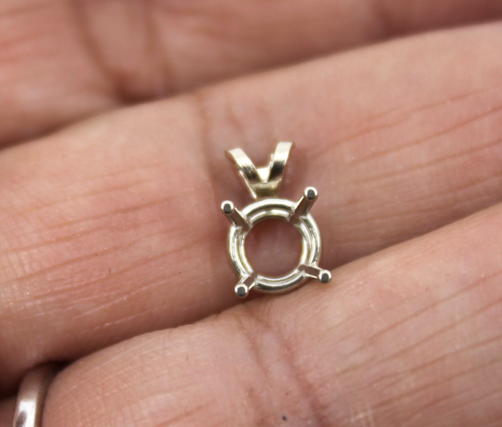 14K White Gold 4 Prong Round Solitaire Pendant Basket Setting Semi Mount