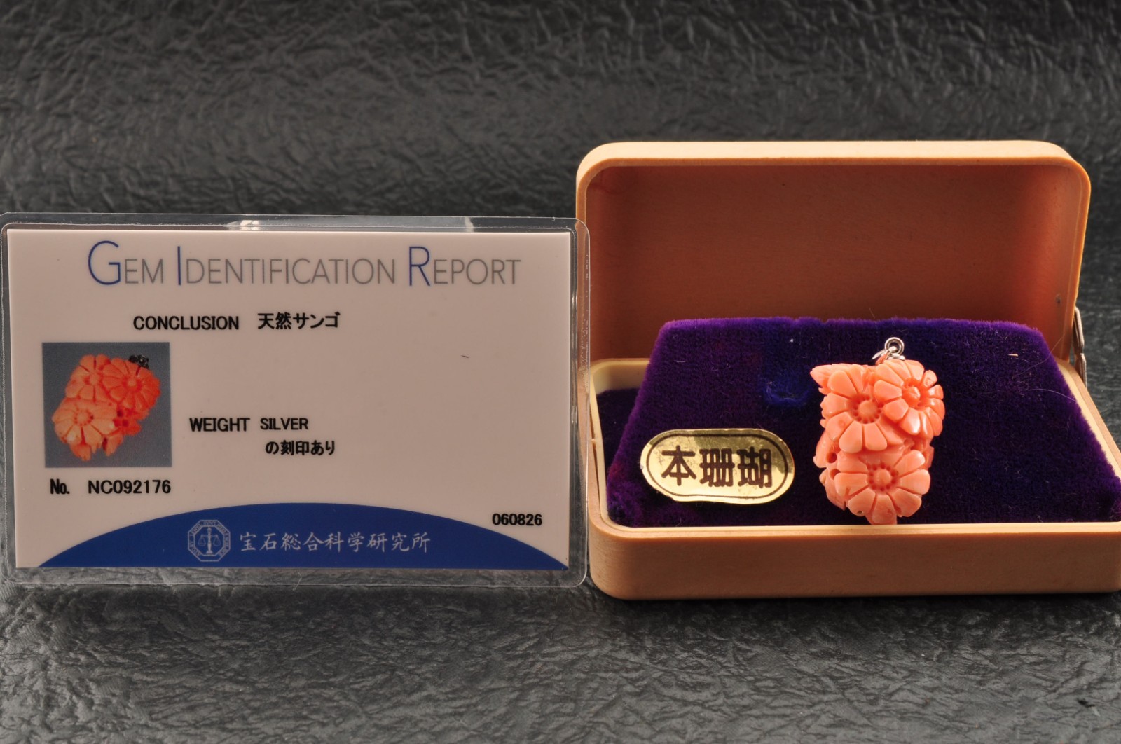 Certification Salmon pink coral pendant top carved Floral pattern (26mm, 31.0ct)