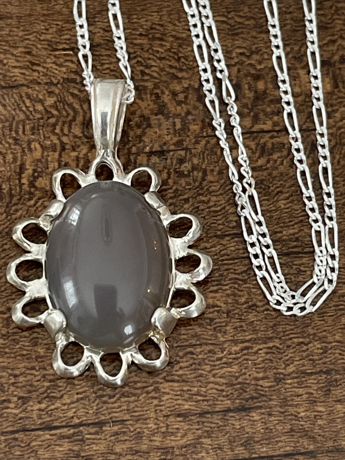 Vintage Sterling Silver Opaque Purple Gemstone Scalloped Pendant Necklace 16”