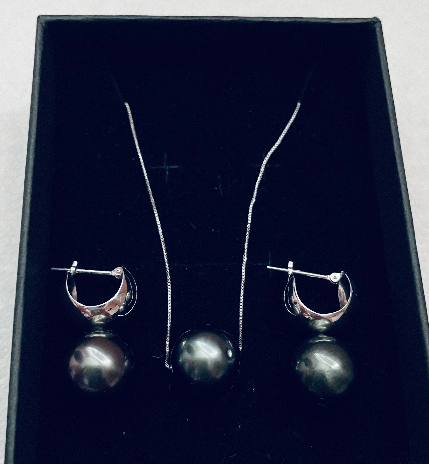 Black Tahiti South Sea Pearl Necklace and Huggies Earrings in K18 Japan WG Set