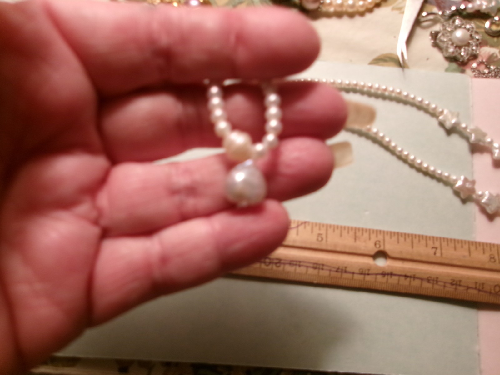PEARL NECKLACE WITH STARS SLIPS OVER HEADSIZE 12 MM ON CENTER PEARL