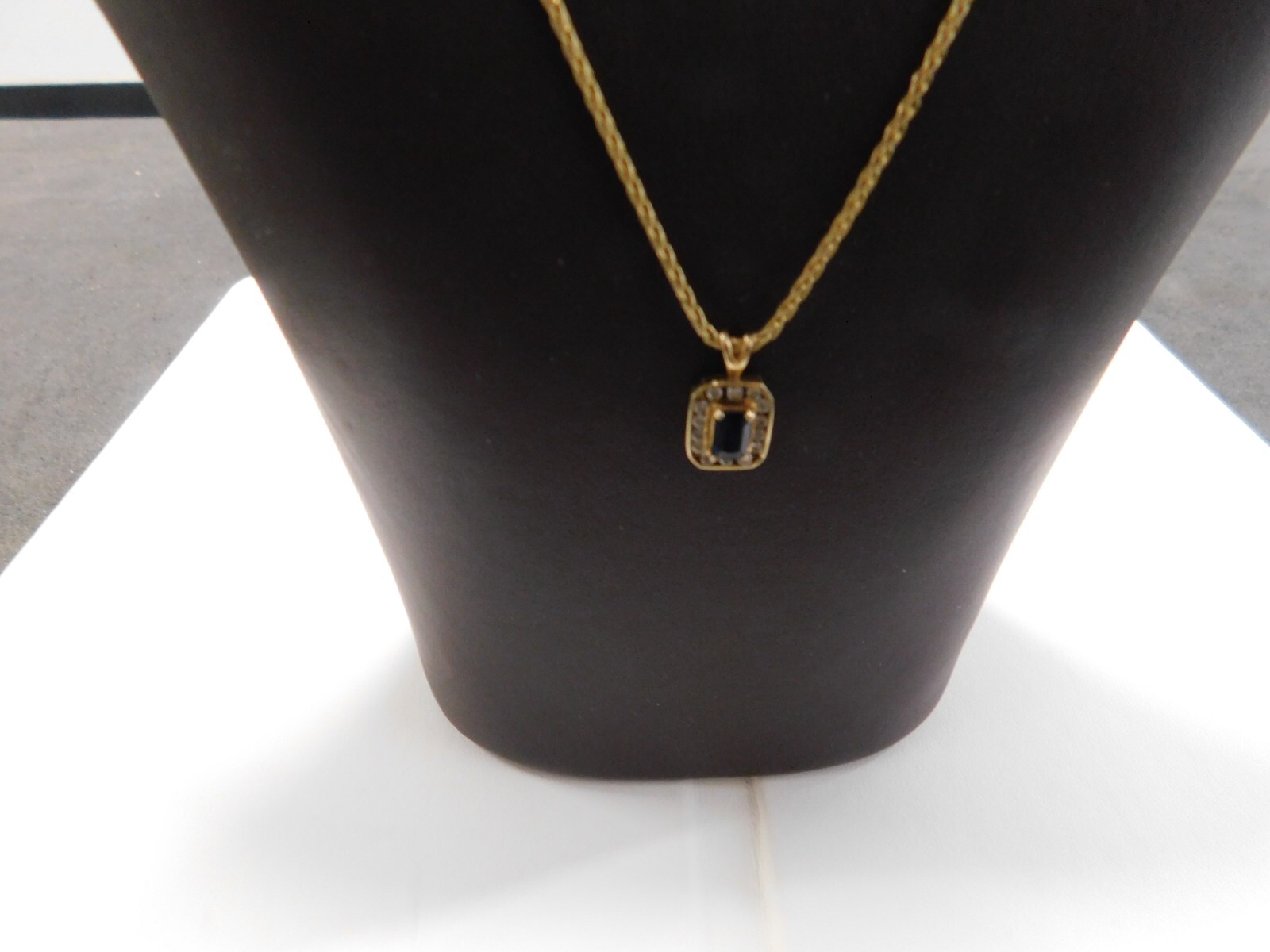 14k yellow gold sapphire and diamond pendant on 18″ 1 1/2 mm round chain