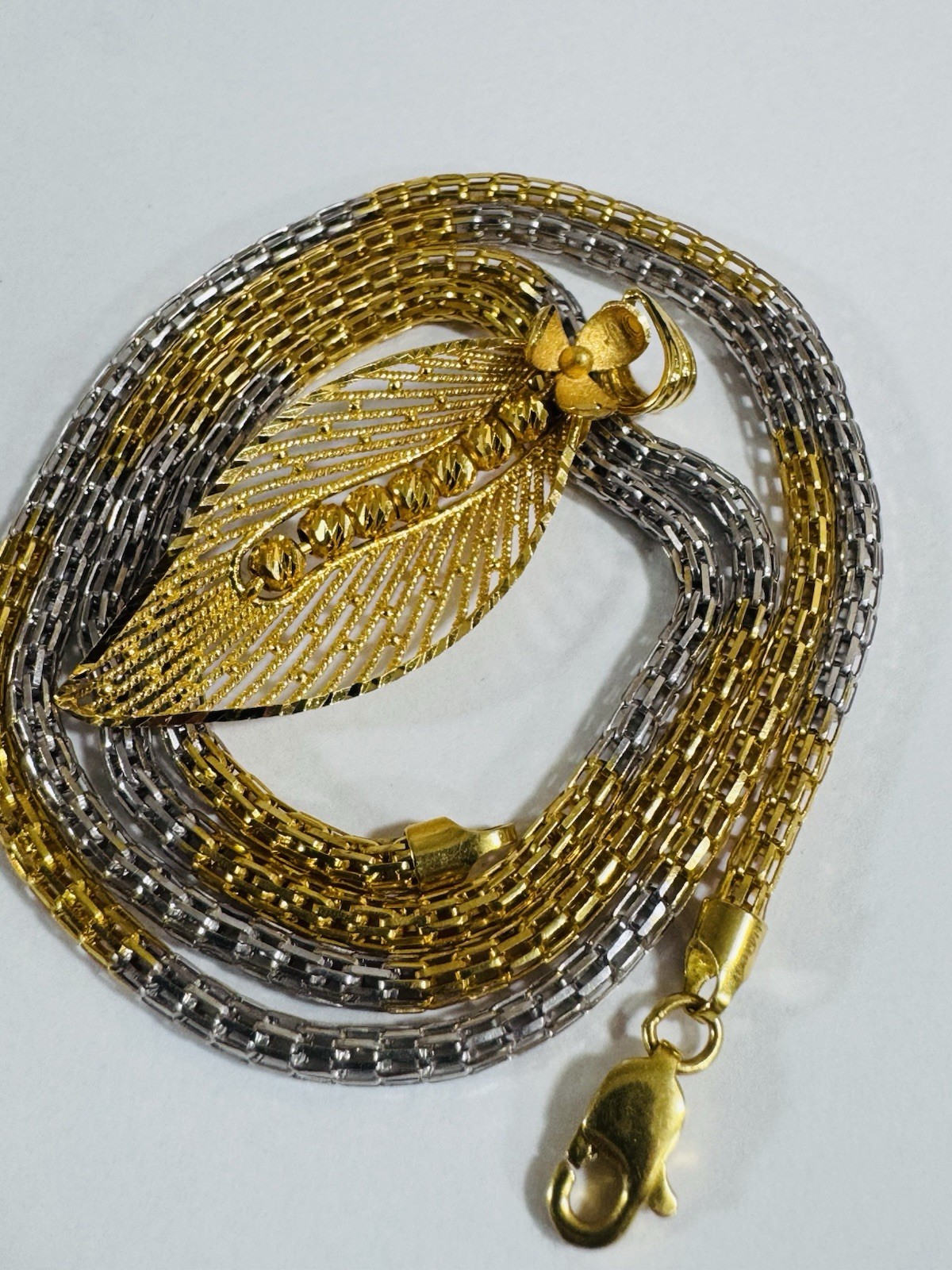 22K 916 Real Gold 21.5”/22” long Flower Leaf Set Necklace 14.1g 3.mm