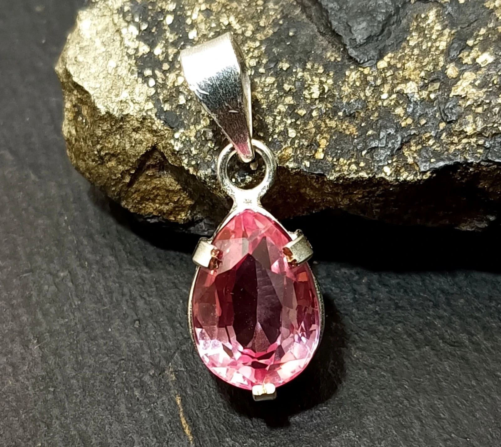 20 Ct Natural Pear Padparadscha Sapphire 925 Silver Pendant Certified Gemstone