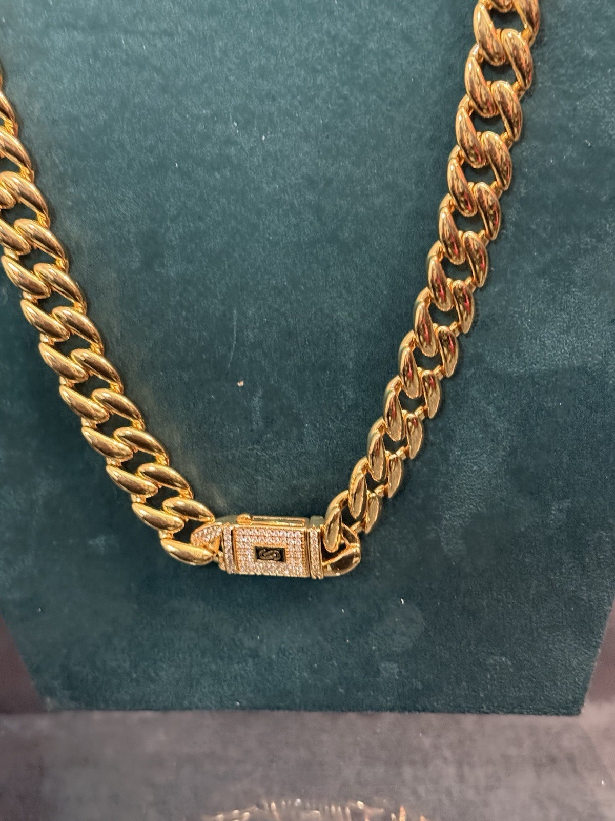 Gold plated. Tarnish free none fading necklace set. Ring size 10