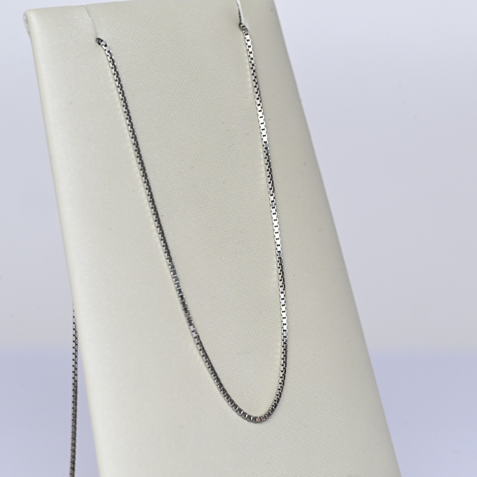 Vintage Box Link Chain 18″ 0.65mm 14K White Gold Necklace