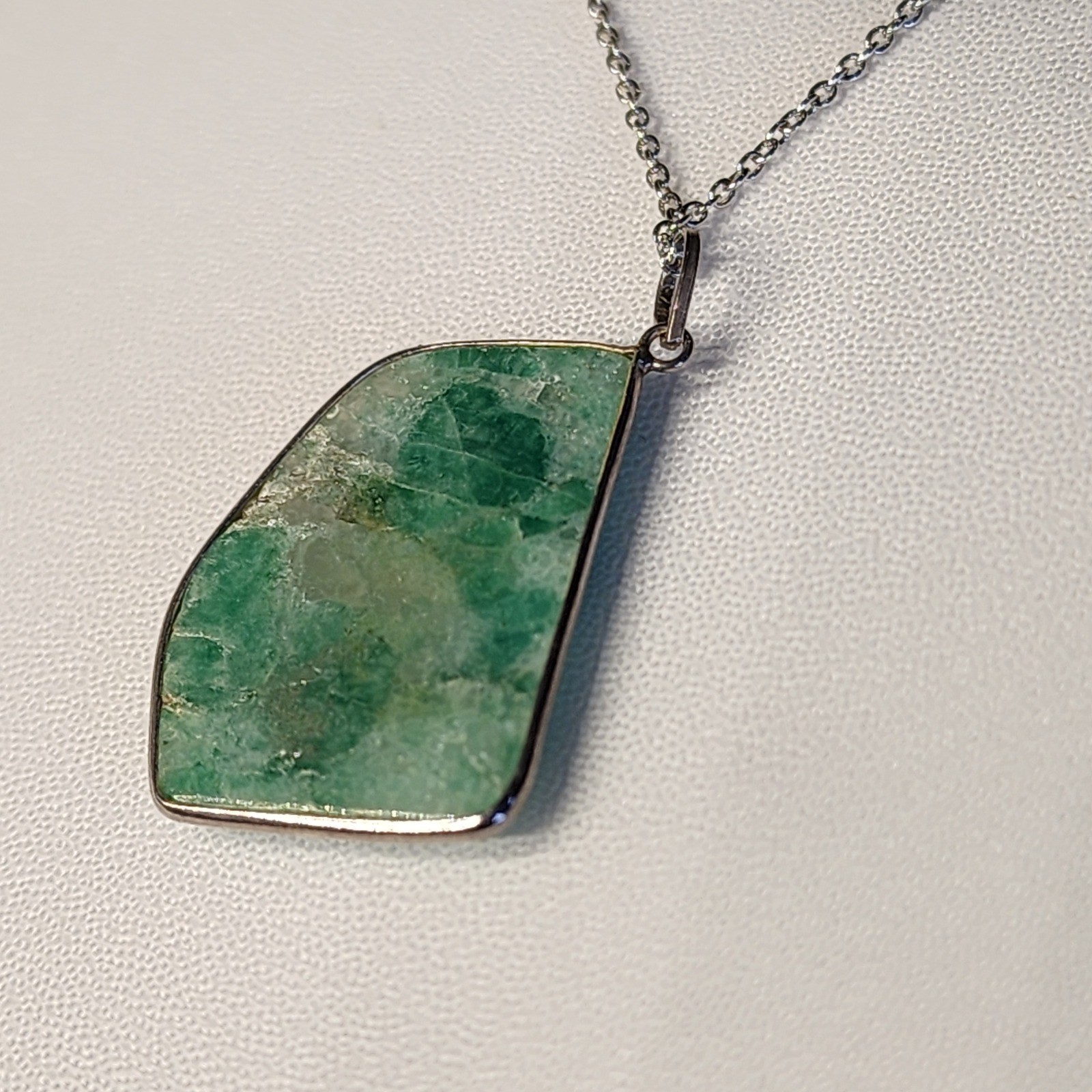 Sterling Silver 925 Green Stone Pendant Necklace Freeform Natural Gem Indonesia