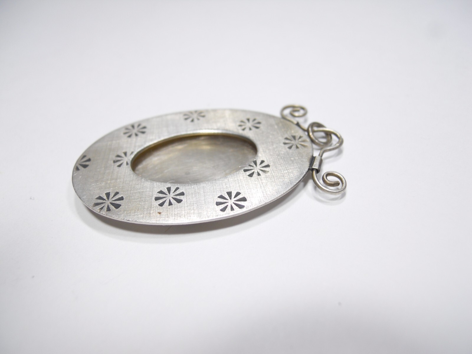 HANDMADE OVAL GEOMETRIC PHOTO PICTURE FRAME PENDANT CHARM STERLING SILVER 925 .