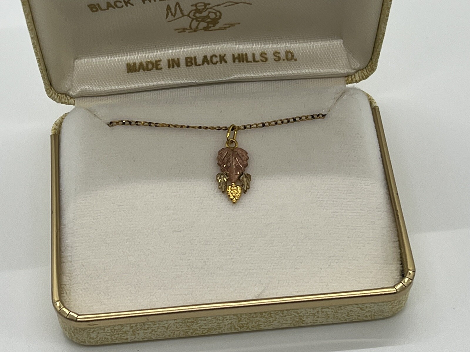 Landstrom’s Original Black Hills Gold Three Leaf Grape Pendant 10K Necklace Box