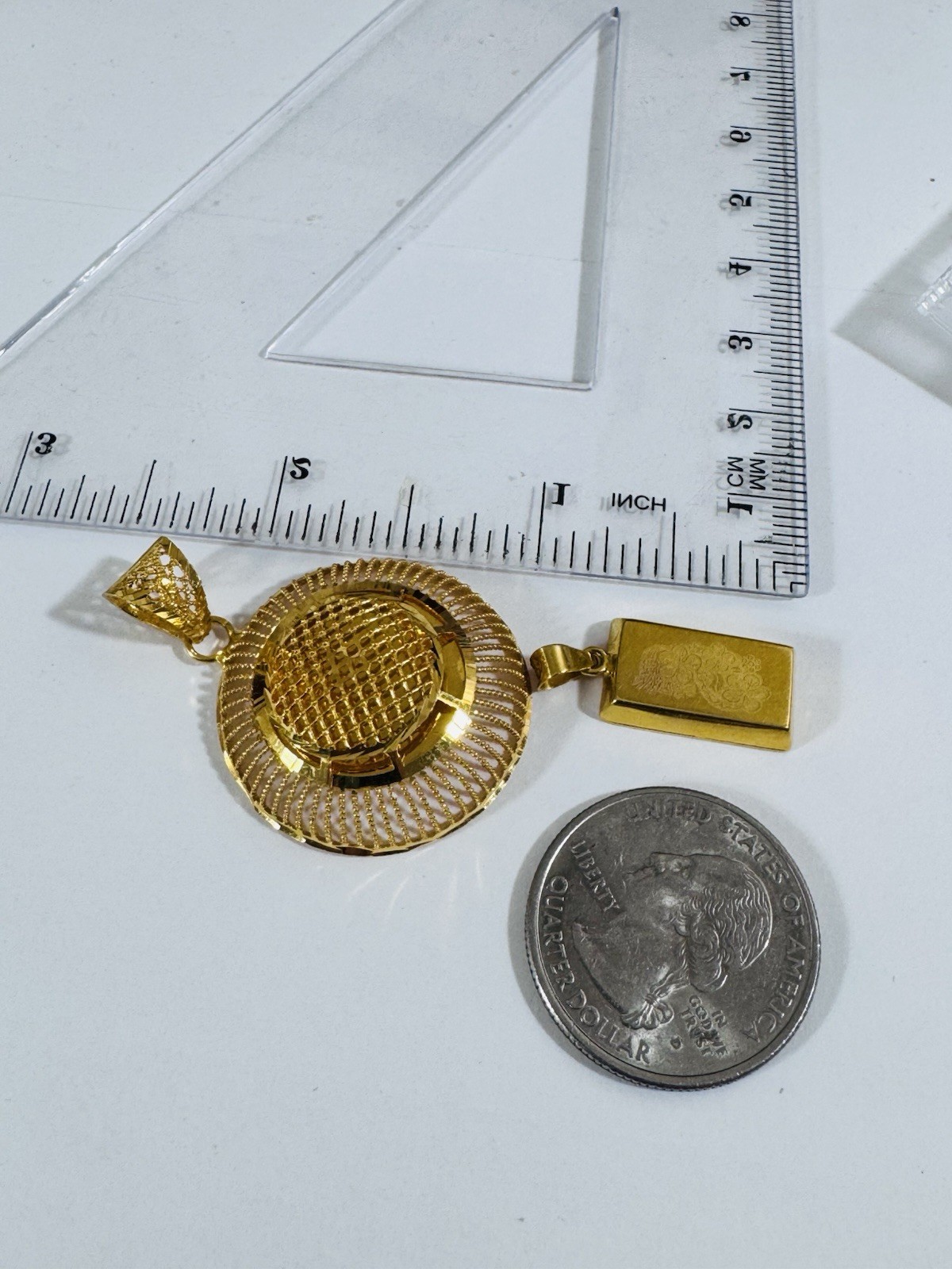 22K 916 22C Real Gold Two Set of Pendant 1 x Bar & 1x Round 7.24g