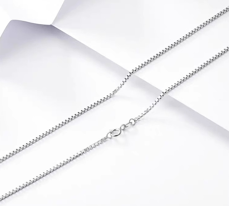 Pretty 14K Solid White Gold 0.45mm Classic White Box Chain Necklace – 18 Inch