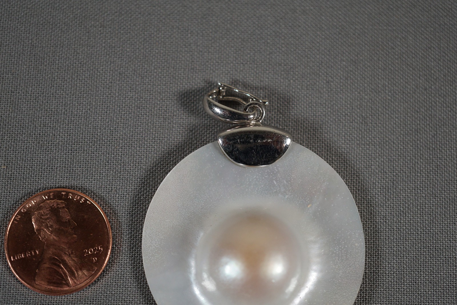 Beautiful Sterling Silver 925 Mother Of Pearl Circle Pendant 1 1/2″ Diameter