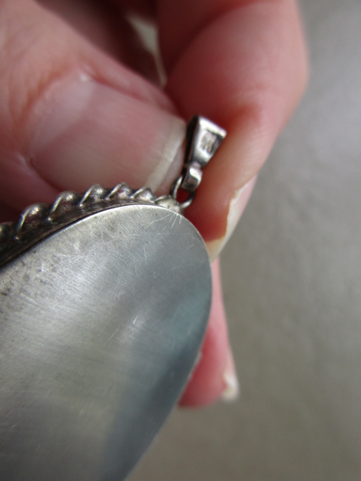 ANTIQUE VINTAGE LARGE UK STERLING SILVER PHOTO KEEPSAKE LOCKET FOB CHARM PENDANT