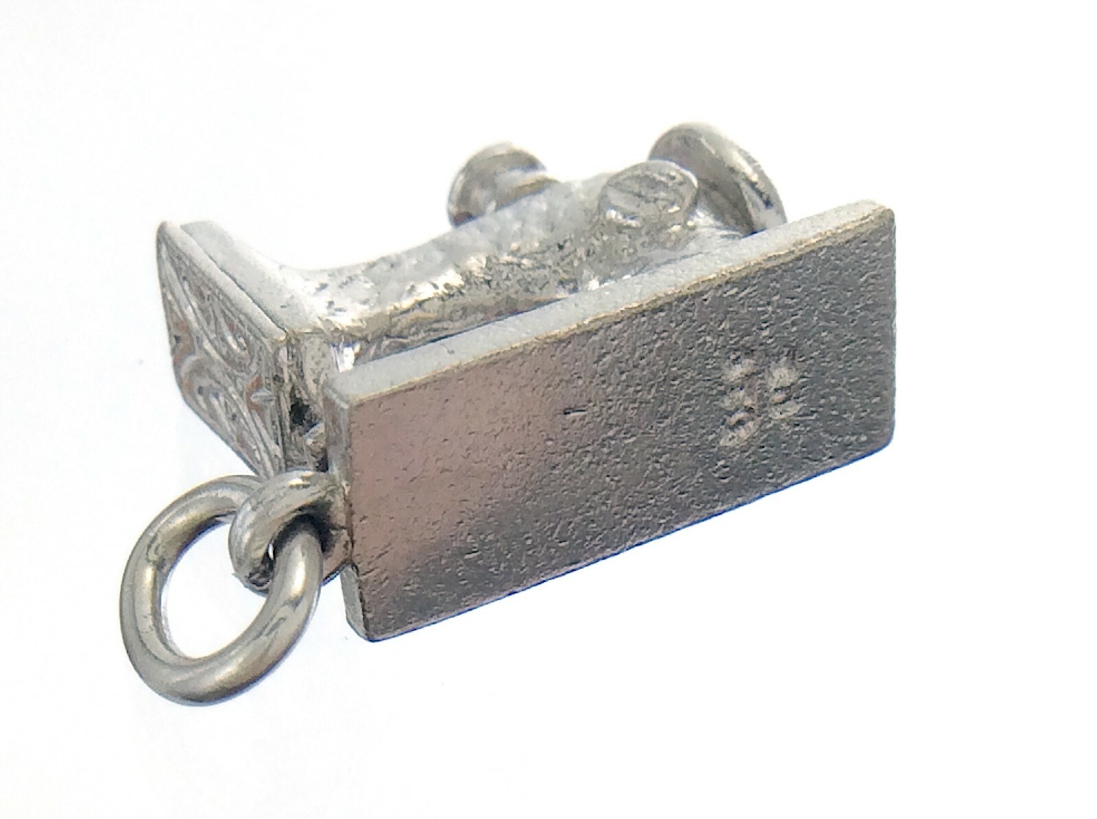 EJ STG Manual Treadle Antique Sewing Machine Charm Pendant 5.1g 0.75in J681