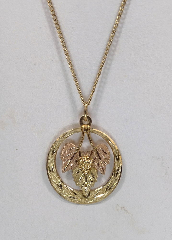 Vtg 10K 12K Black Hills Gold Grape Leaf Round Circle Pendant, 17″ Chain Necklace