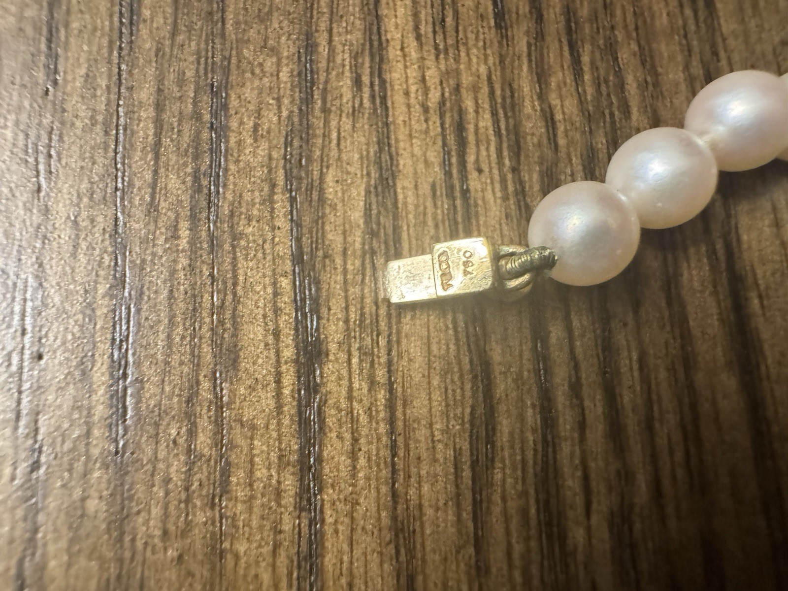 – Tiffany &CO 18 Inch pearl Necklace with signature Tiffany 18K gold clasp