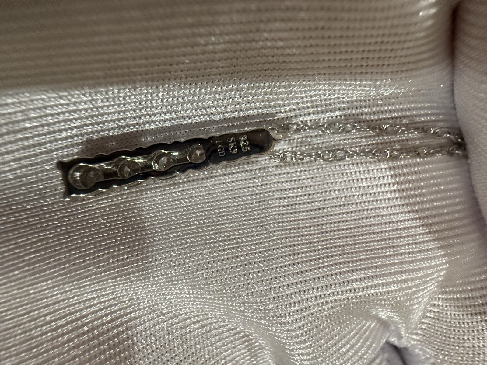 JC Penny Sterling Silver 1/10 ct Diamond Pendant Necklace 18″ NEW Original Box