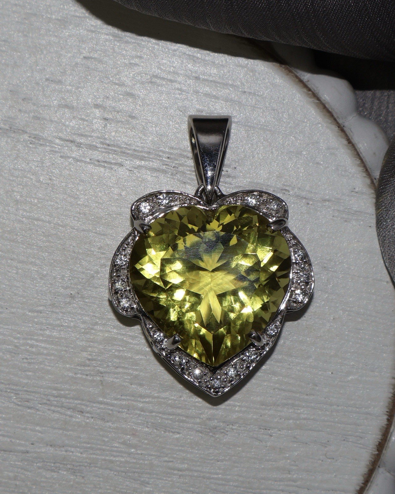 Sterling Heart Spniel & White Sapphire Pendant 13G / 1.6in