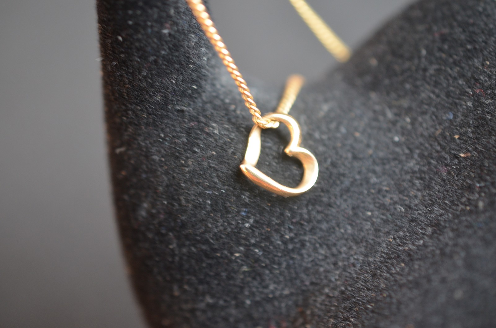 14K Yellow Gold Open Heart Pendant Necklace 18″ Curb Chain 2.5g