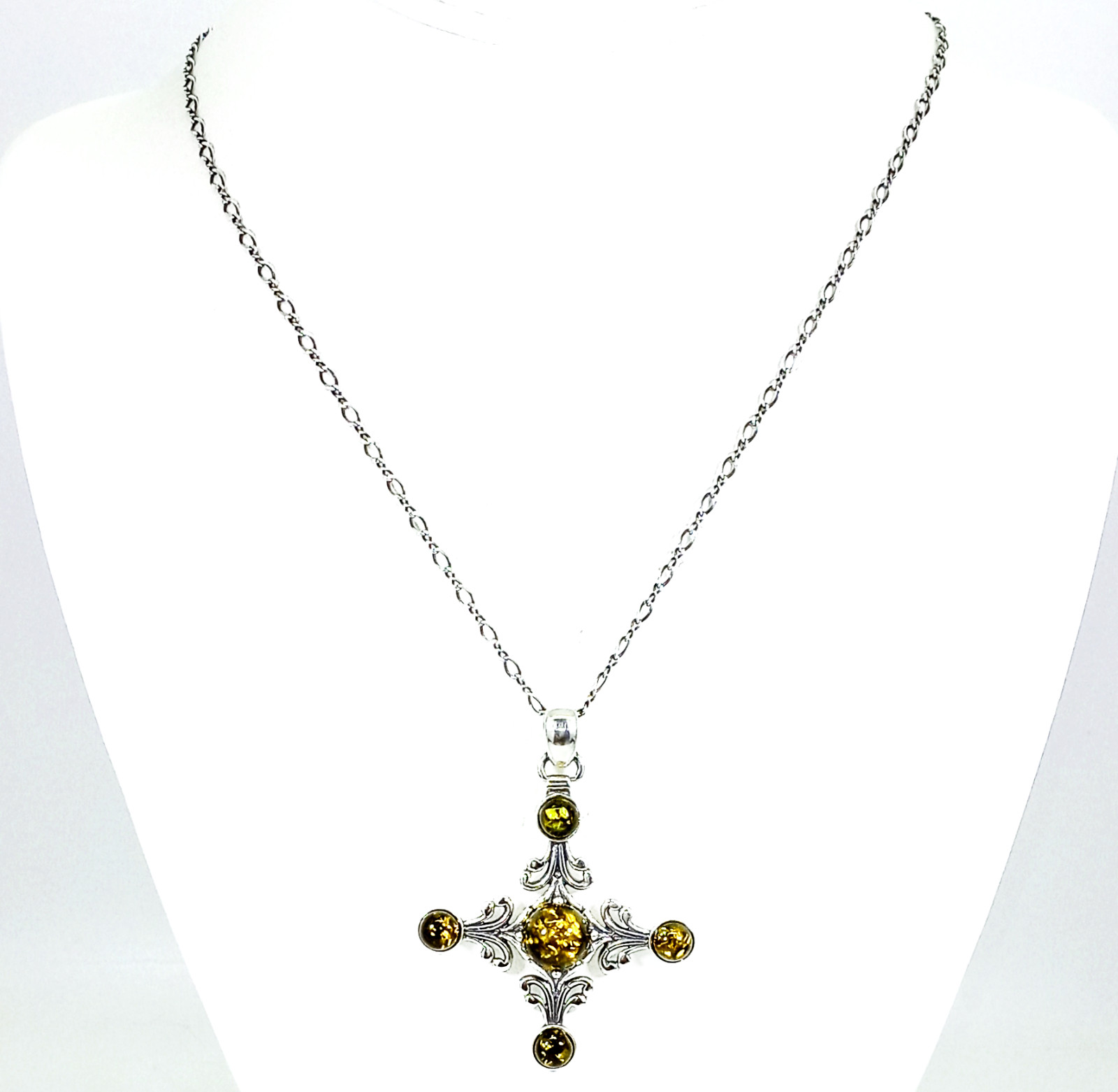 Vintage 925 Sterling Silver Antique Green Baltic Amber Quatrefoil Necklace