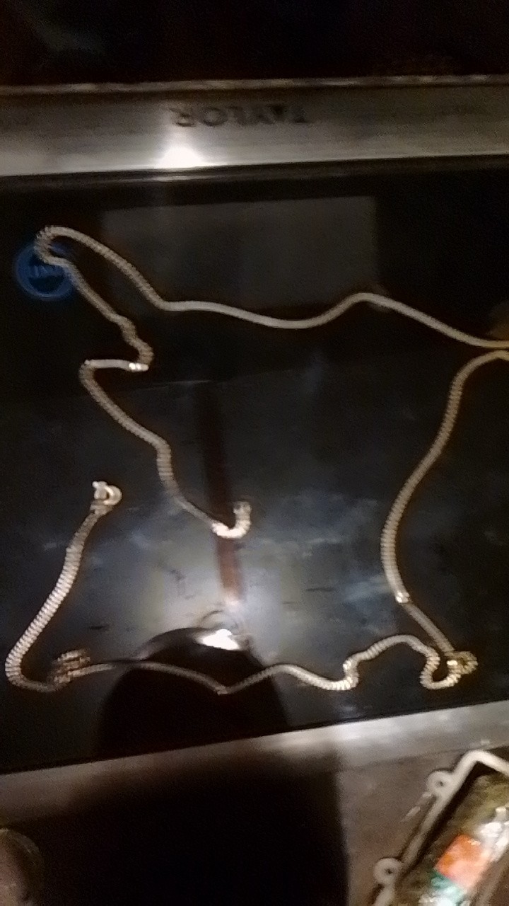 Solid unbranded 8 carrot gold necklace unisex