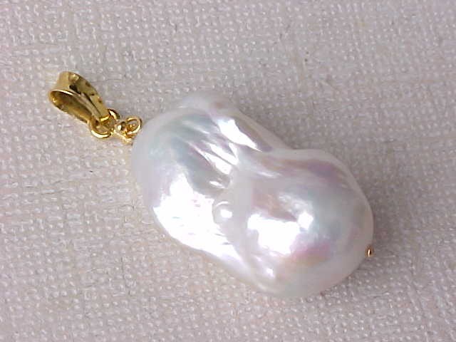 15MM X 26MM AAA BAROGUE WHITE PEARL PENDANT SOLID 18K YELLOW GOLD
