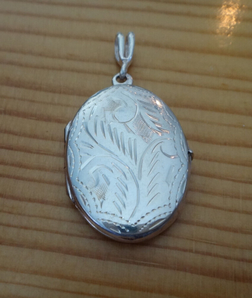 Sterling Silver 40×20 mm 6 gram Oval 2 Picture Photo Locket Charm!
