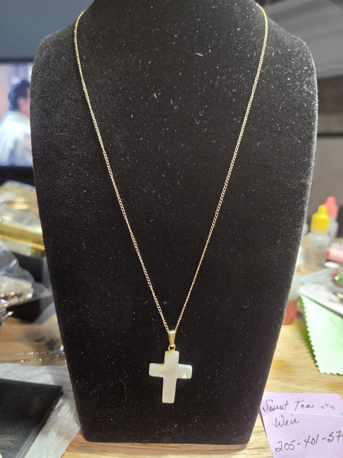 Mother Of Pearl Cross Pendant Necklace 18″ 1/20 12 KT Gold Filled Chain .79g