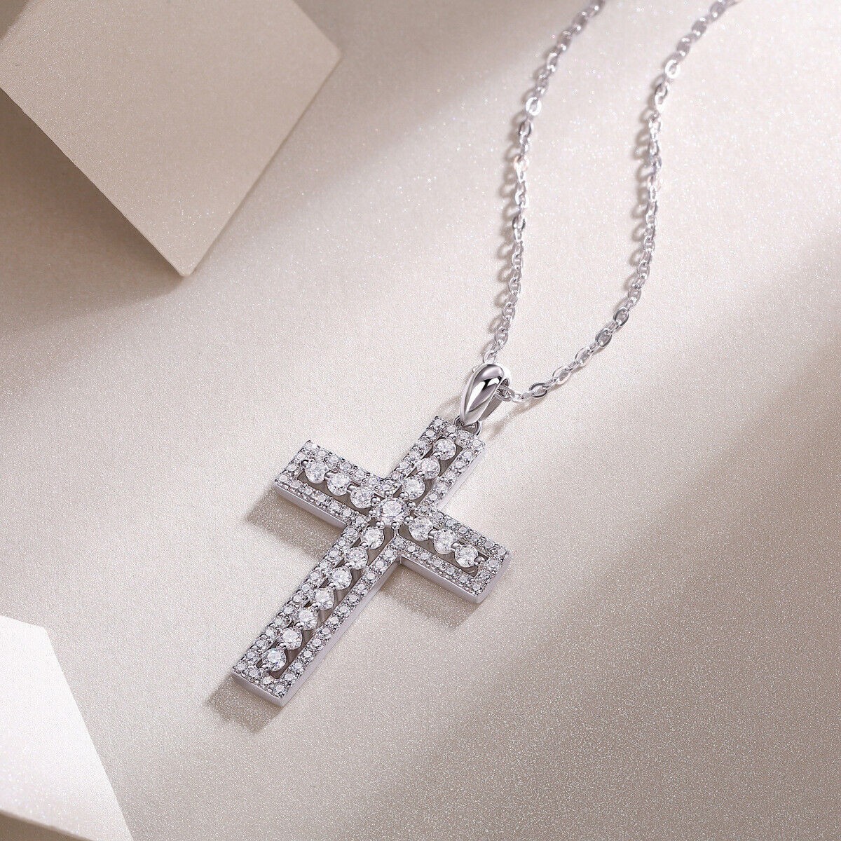VVS1 Round Cut Moissanite Cross Pendant S925 Sterling Silver Necklace for Women