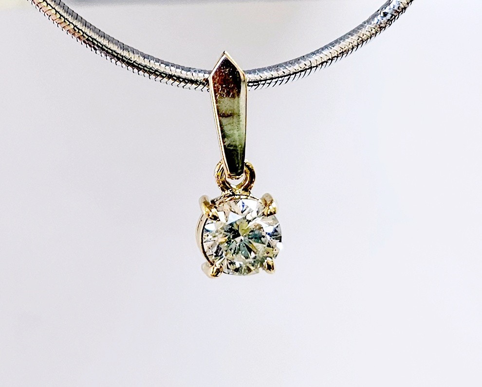 14K Yellow Gold .86ct Diamond Solitaire Pendant Near Colorless Eye Clean 3/4″