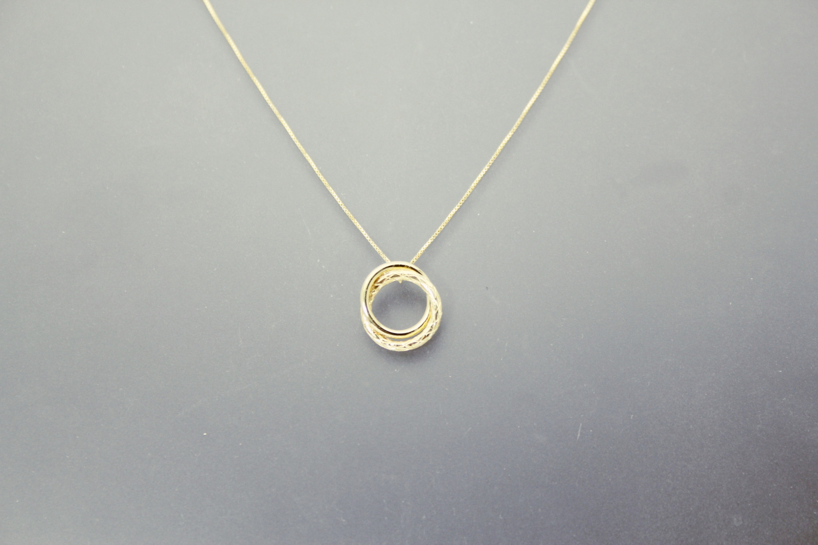 10K Yellow Gold Double Ring Pendant On 18″ Thin Box Chain 1.4 Grams (NEC5060)