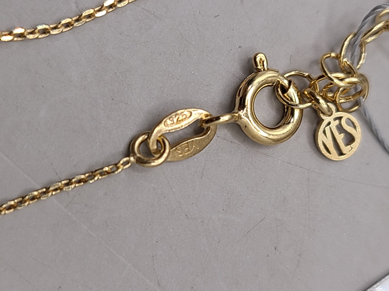 YES Jewelry Gold-tone 925 Sterling Silver Infinity Hoop & Feather Necklace 18″
