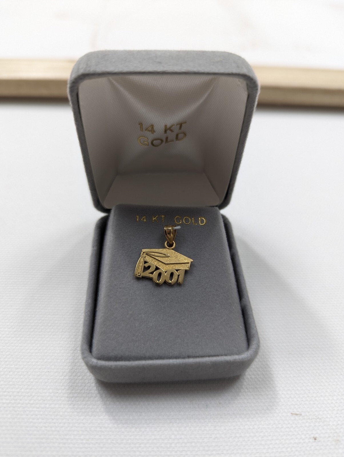 Vintage Michael Anthony 14K Yellow Gold 2001 Graduation Cap Pendant NEW