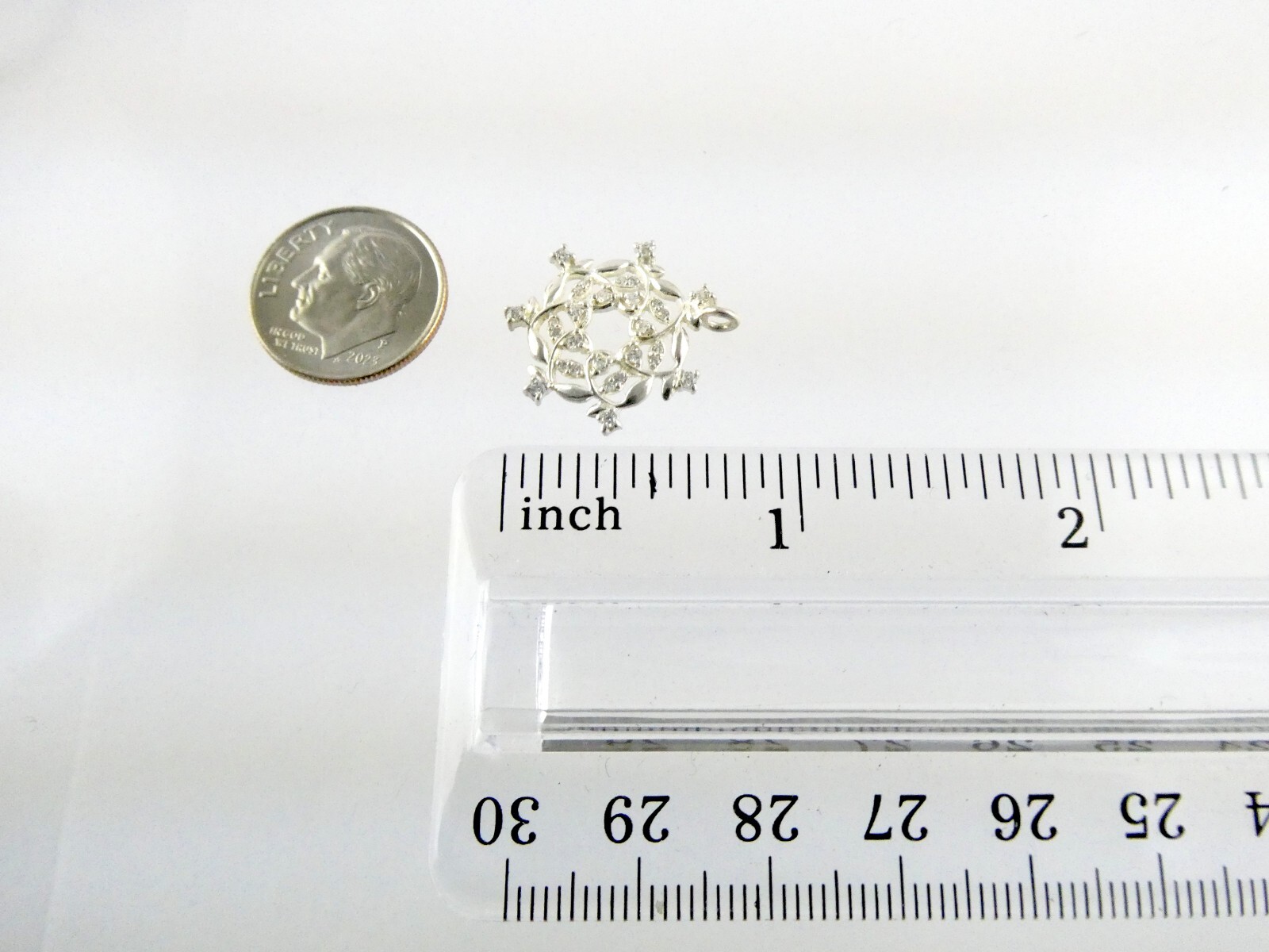 Sterling Silver White Crystal Woven Wreath Pendant 1.4g .5 Inches