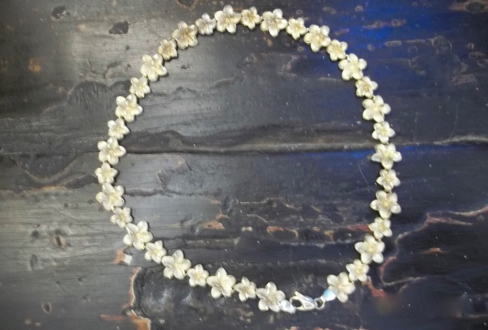 DELICATE FLOWER 14KT YG, CHOKER NECKLACE. 13.5 INCHES, 17 + GRAMS