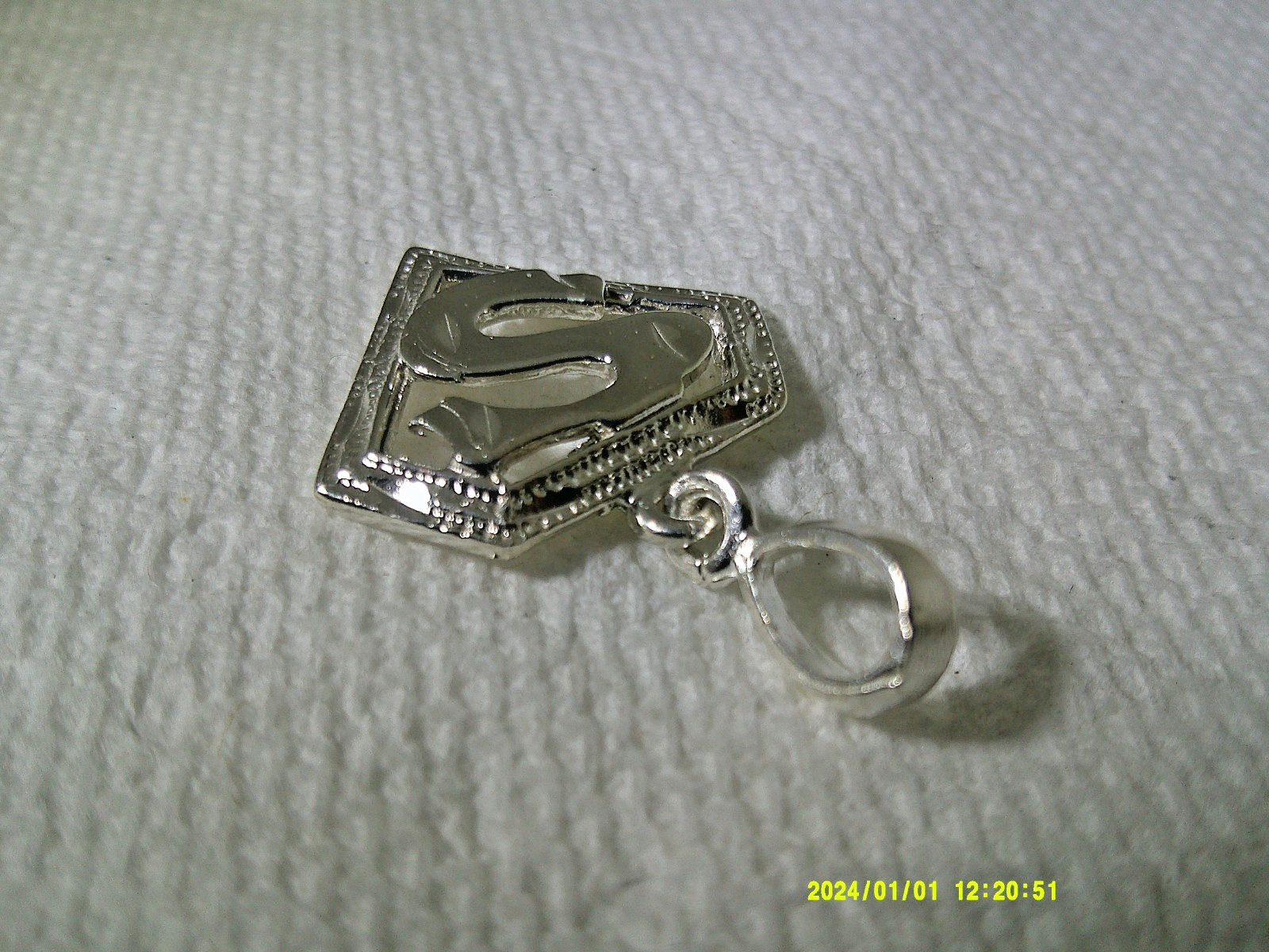 SUPERMAN PENDANT WITH POLISHED AND DIAMOND CUT FINISH IN STERLING SILVER