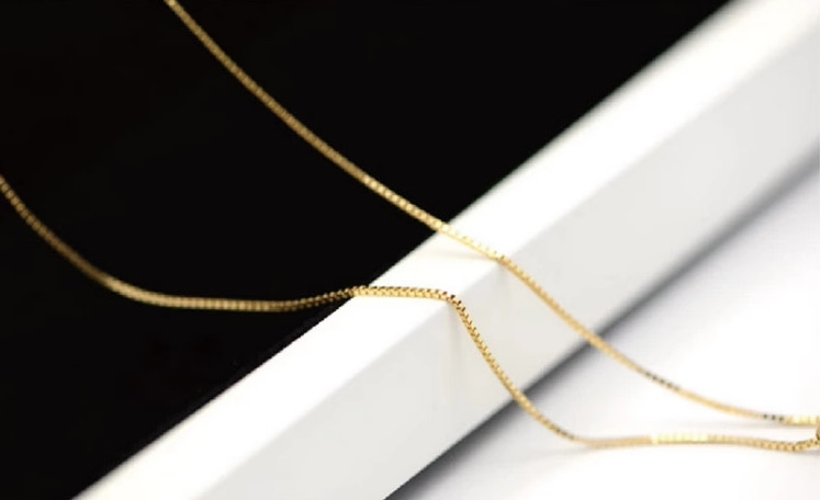 Pretty 14K Solid Yellow Gold 0.6mm Classic Box Chain Necklace – 18 Inch