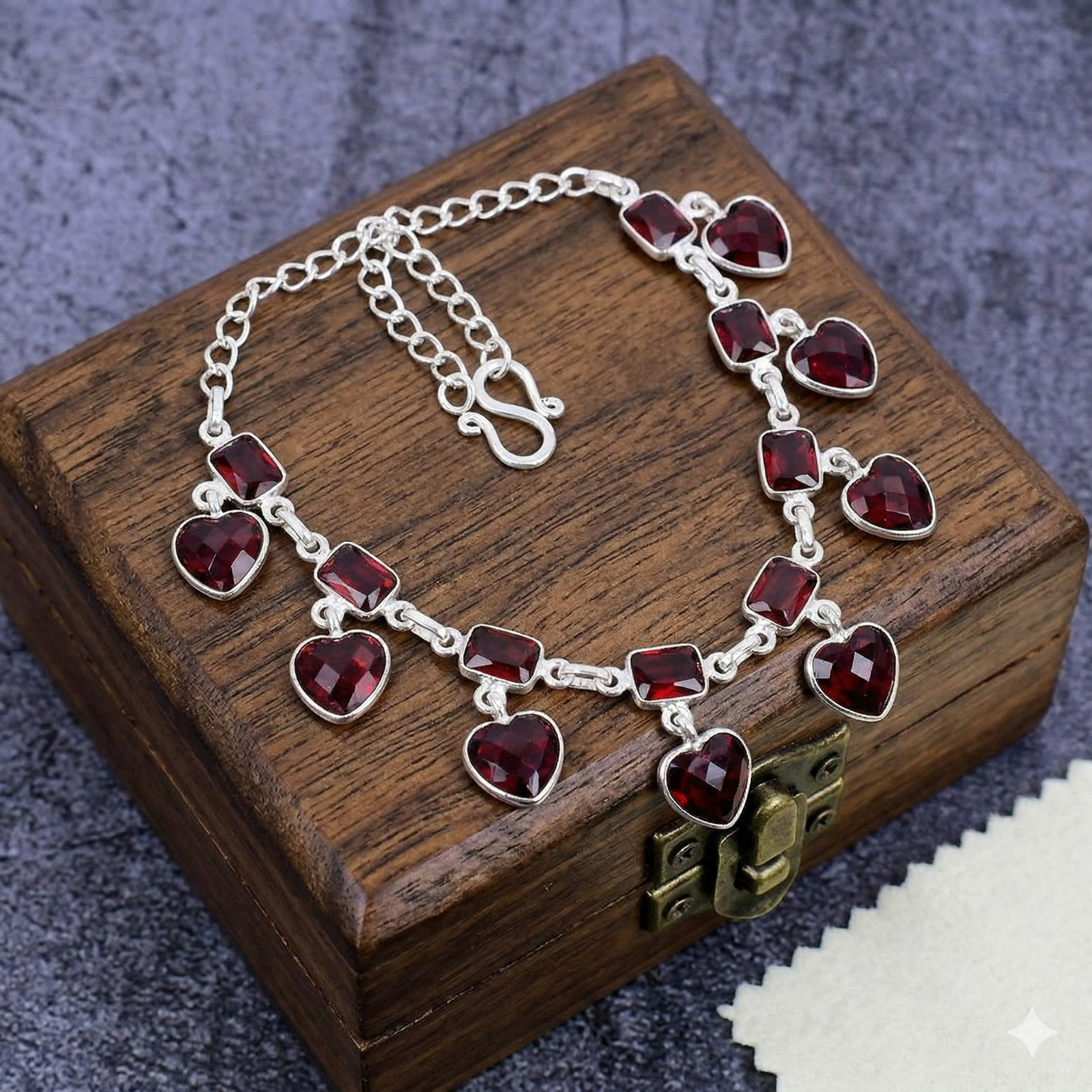 Mozambique Garnet Gemstone 925 Sterling Silver Bohemian-Style Jewelry Necklace