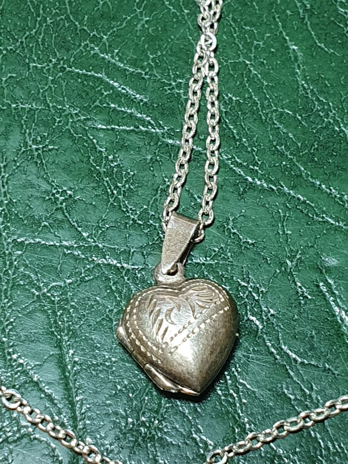 Vintage Sterling Silver Love Heart Photo Locket Pendant & Chain (not marked)