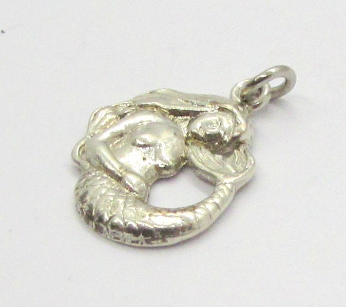 925 STERLING SILVER DETAILED MERMAID CIRCLE CHARM PENDANT 24X16MM ~ 1.7 G