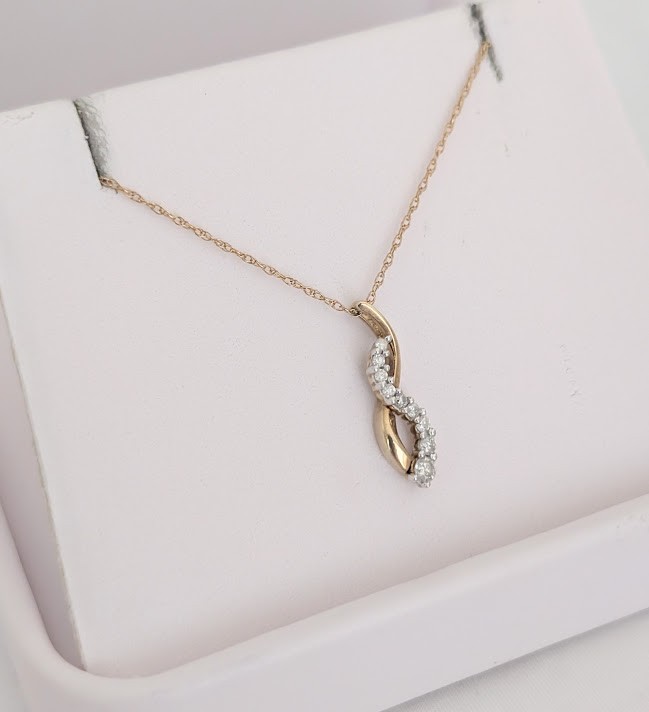 1/5 Carat Diamond Necklace 10K 2 Grams Retail Price $899 Make Me An Offer!