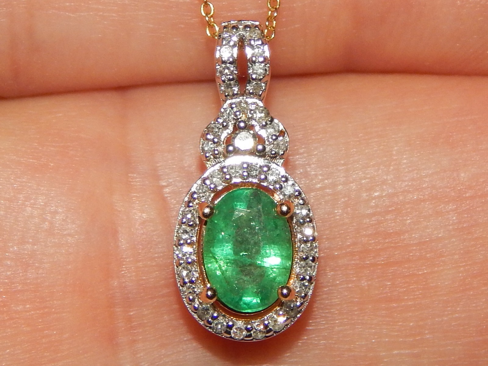 14K YELLOW GOLD EMERALD & DIAMOND 7/10th INCH PENDANT NECKLACE 18 INCH LONG
