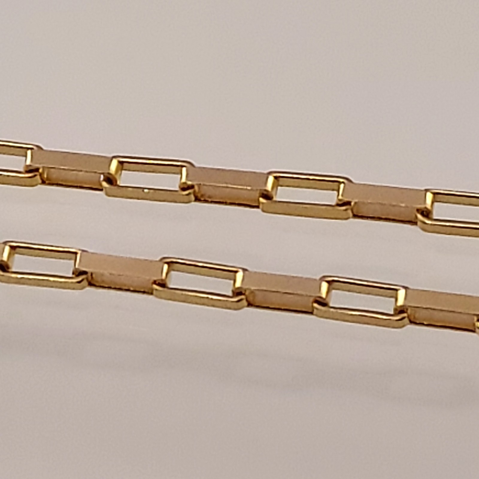 Vintage 14k Italy Square Link Chain. 18″ Length. 2mm Width. 7.5 Grams.