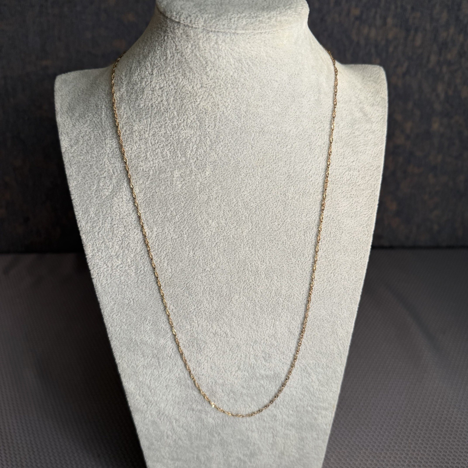 14K Yellow Gold Singapore Chain Necklace 24″ Italy Slim 1.44mm Twist 3.01g