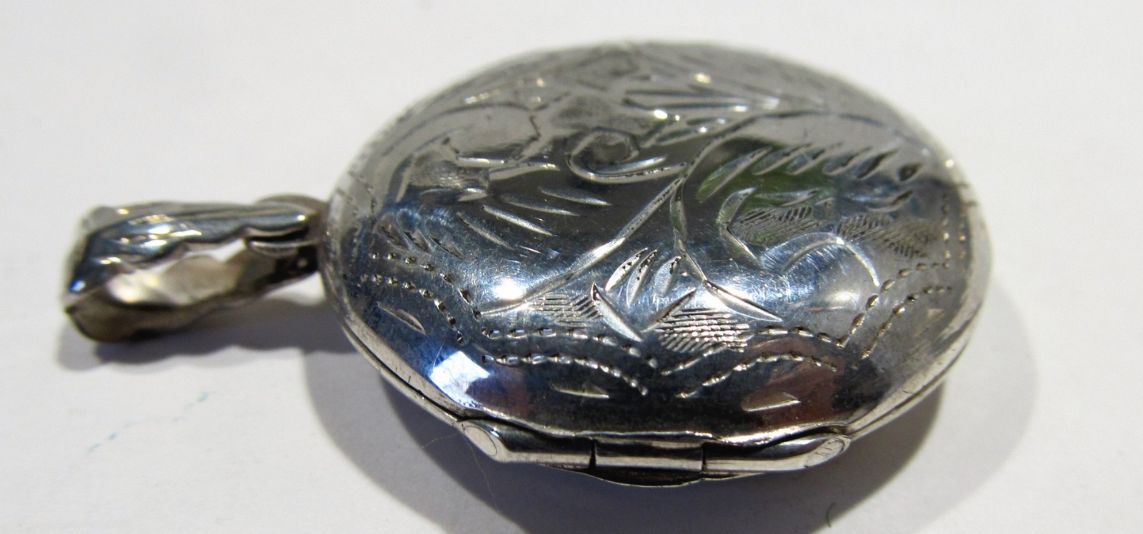 New 925 silver 1-1/8″ fancy etched pattern round locket pendant