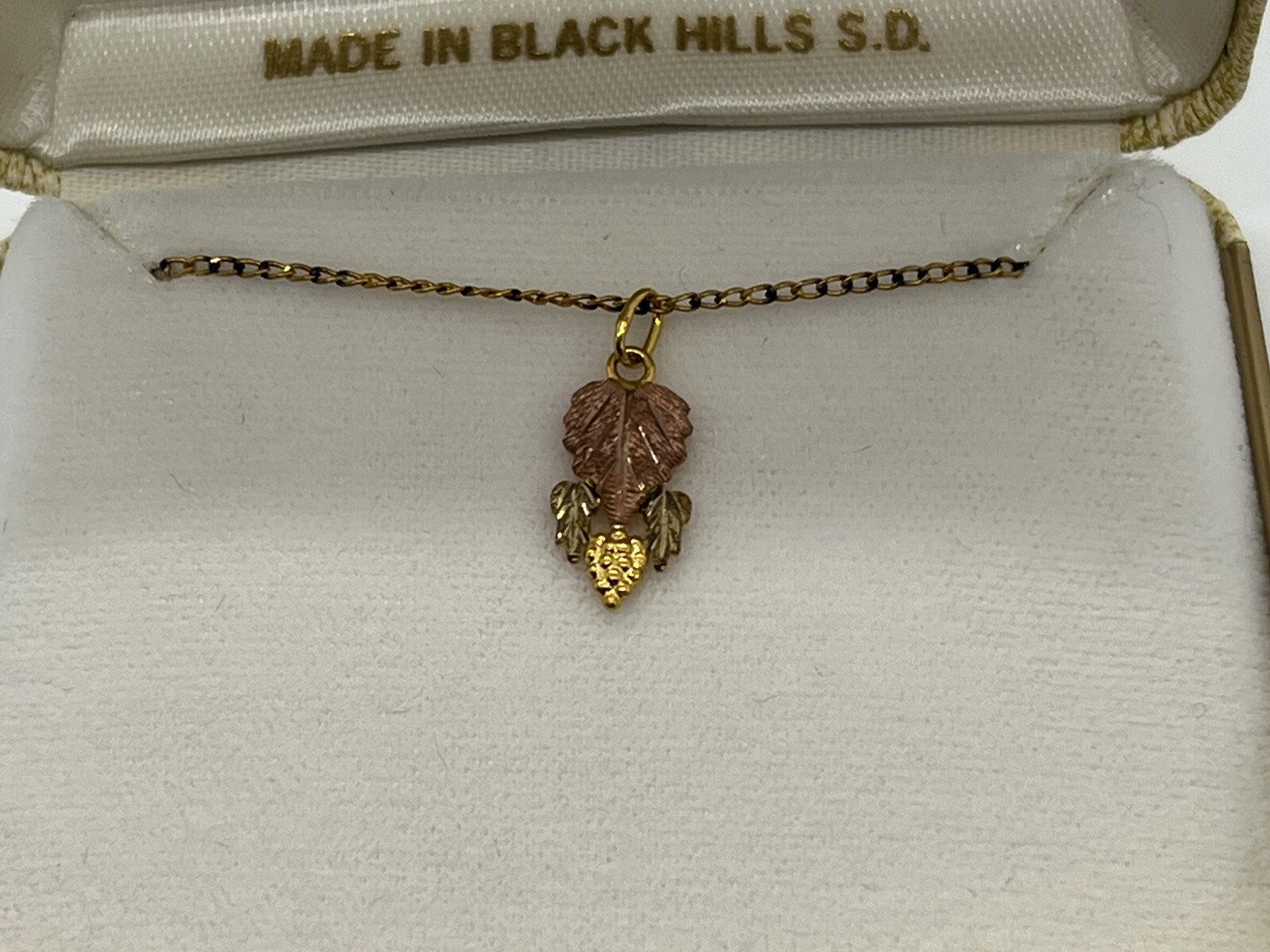 Landstrom’s Original Black Hills Gold Three Leaf Grape Pendant 10K Necklace Box