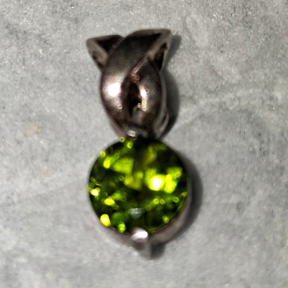 925 Sterling Silver Round Green Peridot Prong Set Pendant Signed